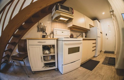 Nordic Estates Apartment | Cozy Lofted Creekside 1BR:Sleeps 4,Free Parking& Near to Restaurants,Lakes & Valley Trail!