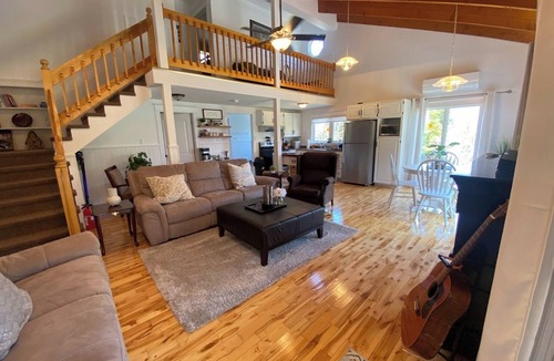 Harbour Main Cottage | Cozy Mahers Cottage - Hot tub