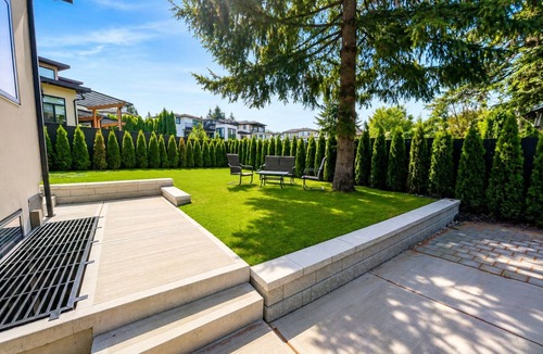 Guildford House | Cozy Modern 3BR 2Bath Suite | Parking + Laundry