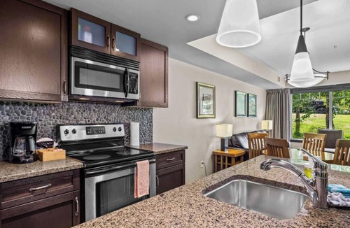 Copperstone Resort Apartment | Cozy Mountain Hideaway, King Bed, hot tub, free parking, Wi-Fi, up to 4 people!