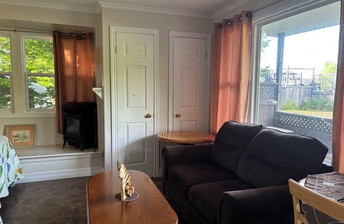 Pleasant Bay Cottage | Cozy Mountain Cottage, Two Bed Escape, Kitchenette, Hot Tub Access