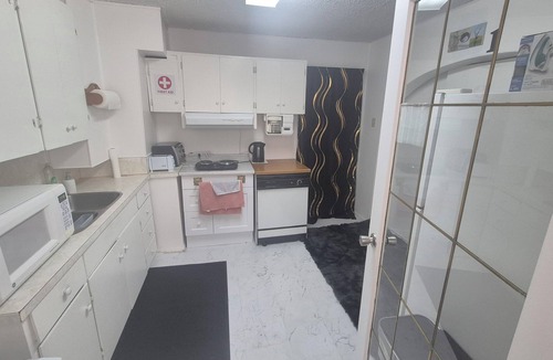 Terrace Bed & Breakfast | Cozy & Neat 1BR Suite– 5min Walk to Ksyen Reg Hosp | Ideal for Nurses & Visitors