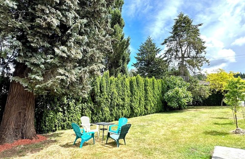 Burnaby House | Cozy new 1-bed studio suite with AC & big private yard in charming Burnaby