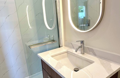 Burnaby House | Cozy new 1-bed studio suite with AC & big private yard in charming Burnaby
