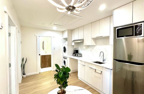 Burnaby House | Cozy new 2-bedroom suite with AC & big private yard in charming Burnaby