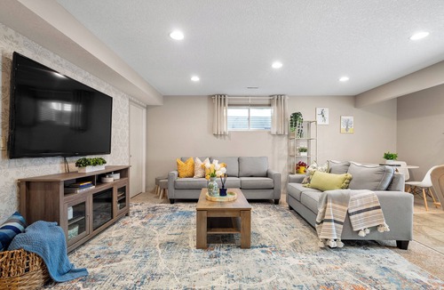 Panorama Hills Apartment | Cozy Panorama Hills Guest Suite | Private Entry | Near YYC Airport