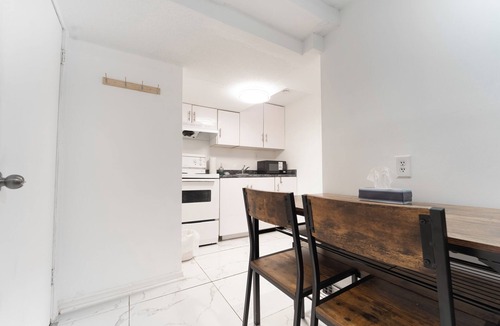 Bendale Apartment | Cozy Private 2 bedroom apartment, free Wifi, free parking in heart of Toronto