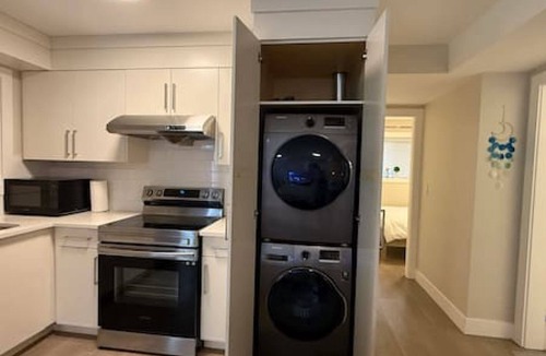 Surrey House | Cozy & Private 2BR Guest Suite, South Surrey