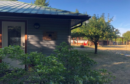 Regional District of Nanaimo Cottage | Cozy & Private next to nature & nearby Spider Lake Provincial Park.