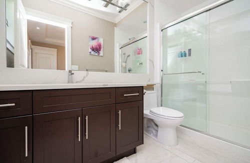 Richmond House | Cozy Private Suite with Separate Entrance in Richmond. Near YVR airport