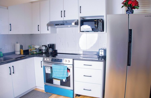 London House | Cozy relaxation haven - close to major amenities, Masonville and Oakridge mall