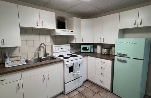 South Lethbridge House | Cozy Retro Basement suite your Home away from Home