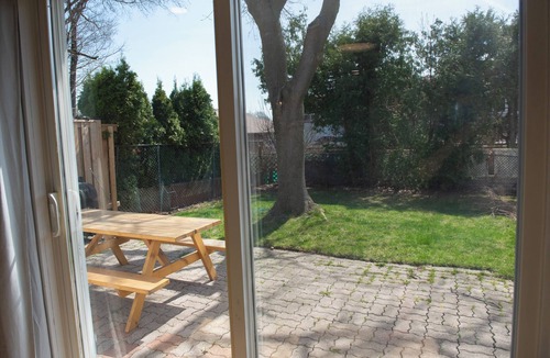Pleasant View House | Cozy Retro Suite with Garden Walkout, Games & Lounge!
