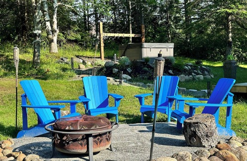 Ivry-sur-le-Lac House | Cozy ski retreat on Lakefront Cottage In Ivry-sur-le-Lac