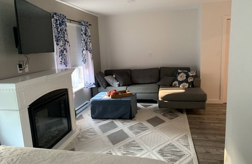 Regional District of Nanaimo Apartment | Cozy Studio Apartment in Qualicum Beach Angels Inn Studio Apartment.