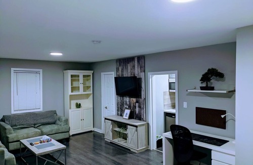 Oshawa Apartment | Cozy studio in the heart of the city