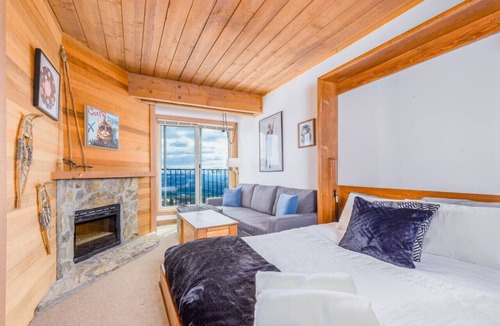 Big White Ski Resort Apartment | Cozy Studio Mountain Retreat