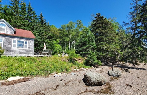 Guysborough County Ski Chalet | Cozy studio right on the water