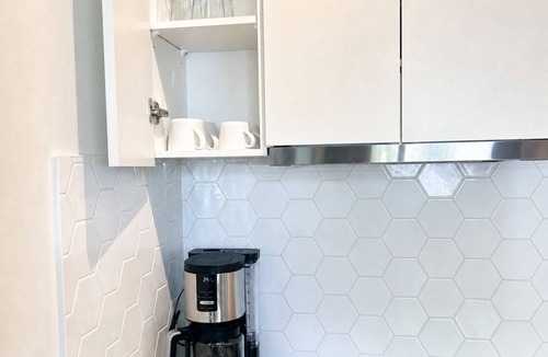 Lower Lonsdale Apartment | Cozy studio suite in North Vancouver