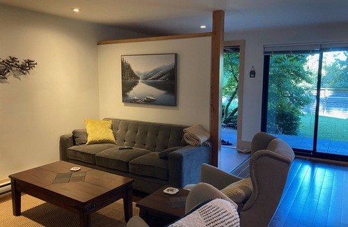 Bowen Island Apartment | Cozy suite minutes from the ocean on Bowen Island