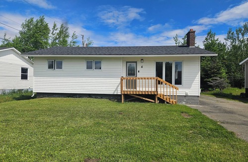 Lewisporte House | Cozy three bedroom bungalow in the center of town