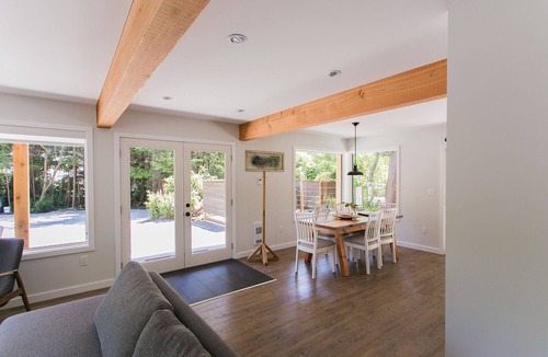 Tofino House | Cozy Tofino Guest House, Walking Distance to the Beach