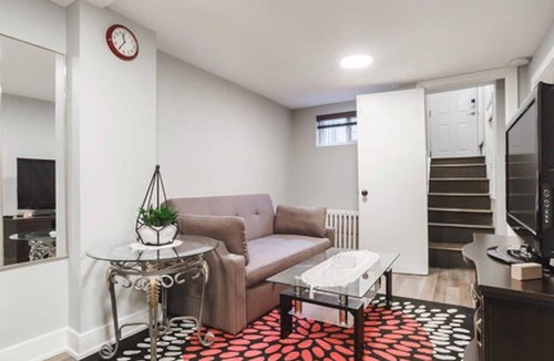 Lambton House | Cozy Toronto Private Apartment