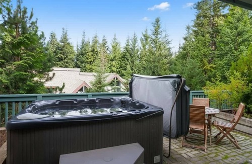 Upper Village Condo | Cozy townhome w/hot tub, BBQ