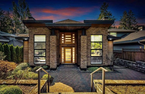 Hollyburn House | Cozy Two-Bedroom Suite Near Beach, Stanley Park, Cypress Mountain, Downtown Van