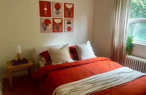 Beach Hill Apartment | Cozy Upper Beaches Apartment