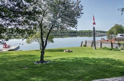 Selwyn Cottage | COZY WATERFRONT COTTAGE ON CHEMONG LAKE, ONLY 1.5HRS FROM TORONTO