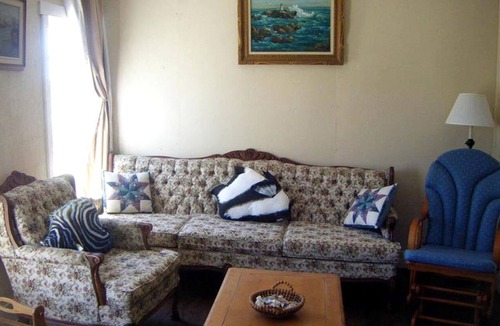 Seal Cove Cottage | Cozy Waterfront Cottage Rental for Peaceful Island Getaway in Seal Cove, New Brunswick
