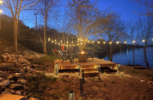 Clifton Royal House | Cozy Waterfront Escape, Private Beach & Hot Tub — Kennebecasis River