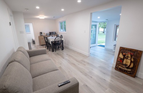 Trent Hills Cottage | Cozy Waterfront Retreat w/Sunroom | Perfect Short Stays