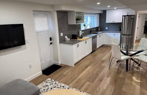 Dundarave House | Cozy with King Size Bed, Netflix/Prime Video 1 bed