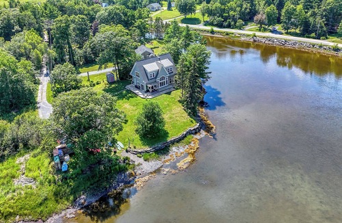 Lunenburg House | Creek House - Large oceanfront Home minutes from Lunenburg & Mahone Bay.