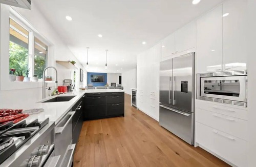 Brackendale House | Creekside Haven Family-Friendly Squamish Home