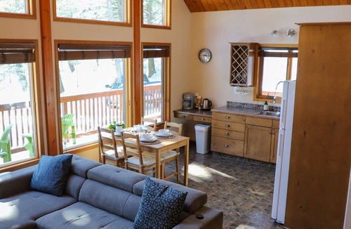 Crowsnest Pass Cabin | Crowsnest River Chalet - Yeti