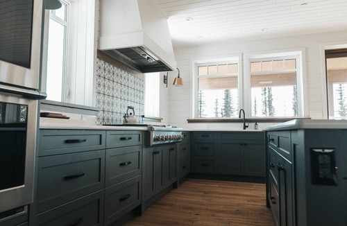Silver Star Mountain House | Custom Built Chalet on The Ridge - media room, private hot tub and more!