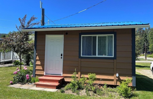 Christina Lake RV Rental | Cute Cabin in Christina Pines Campground