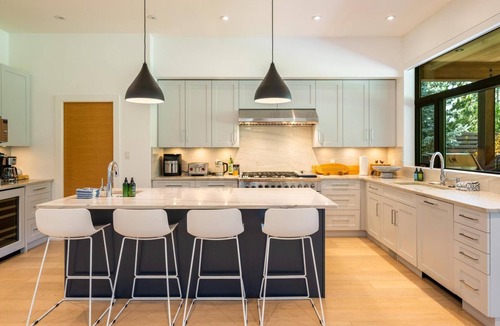 Whistler Ski Chalet | Cypress Links 5 Golf Course Home & Attached Suite