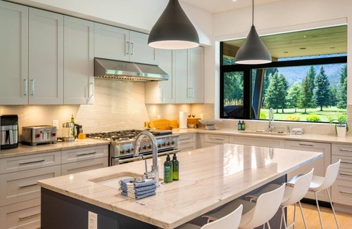 Whistler Ski Chalet | Cypress Links 5 Golf Course Home & Attached Suite