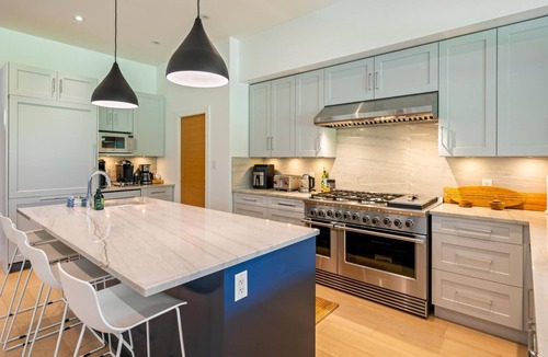 Whistler Ski Chalet | Cypress Links 5 Golf Course Home & Attached Suite