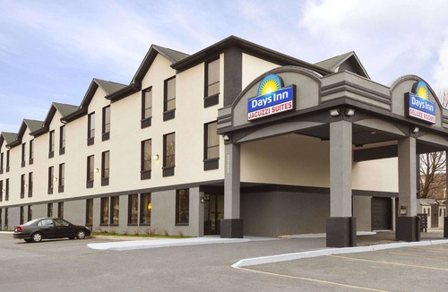 Fallingbrook Hotel | Days Inn by Wyndham Toronto East Lakeview