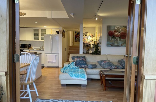 District of North Vancouver House | Deep Cove Semi Water Front Luxury Entire apartment & Minimum stay 90 nights(MTR)