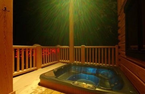 Golden Ski Chalet | Deer Lodge - 2 Bedroom Luxurious Log Cabin in Golden - with Private hot tub
