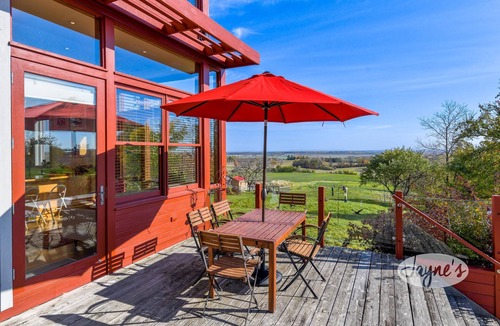 Creemore House | Delightful 4 bedroom 3 bath renovated farmhouse near Creemore