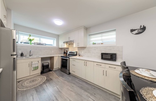 Delta Apartment | Delta 2 Bedroom basement suite in Luxury Home