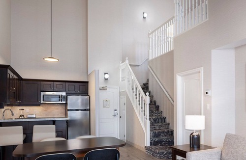 Kelowna Central Business District Hotel | Delta Hotels by Marriott Grand Okanagan Resort