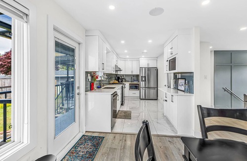 Delta House | Delta Modern 5 BR Home · Minutes to Vancouver & YVR